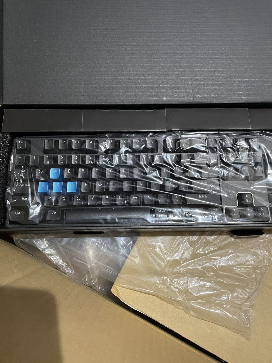 hurumu10158's tweet photo. JPL景品プレデターさんのキーボード
引越し後つかお
今までゲーミングキーボード使ったことないからついに使えるのか感がある
#JPLWoT #プレデター https://t.co/7pjj65q1Ds