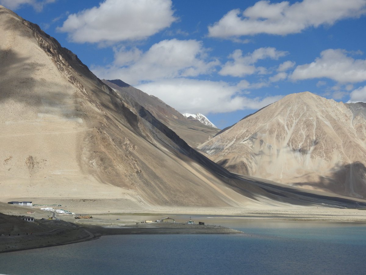 Sreejavn's tweet photo. Lost in the surreal beauty of Pangong Lake and its majestic mountain backdrop. A journey that left me speechless and filled my heart with awe.  

 #ladakh #NaturePhotography #mountains #UNFORGETTABLE #travelphotography https://t.co/D7Dbl6NaxB