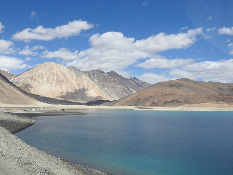 Sreejavn's tweet photo. Lost in the surreal beauty of Pangong Lake and its majestic mountain backdrop. A journey that left me speechless and filled my heart with awe.  

 #ladakh #NaturePhotography #mountains #UNFORGETTABLE #travelphotography https://t.co/D7Dbl6NaxB