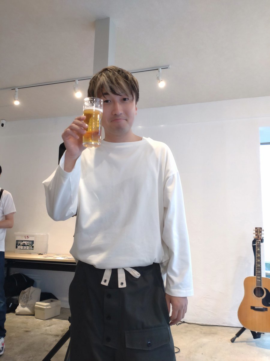 URAWA_PANDA1433's tweet photo. 陽みどりさんで 三上隼くんのディナーライブに参加して来ました
沢山歌ってくれた❤️
そして、彩魂祭のチラシのお願いの為に Bar Snobへ寄ってWHITEのハイボール呑んでます
#三上隼
#陽みどり
#BarSnob https://t.co/rI98hszinB