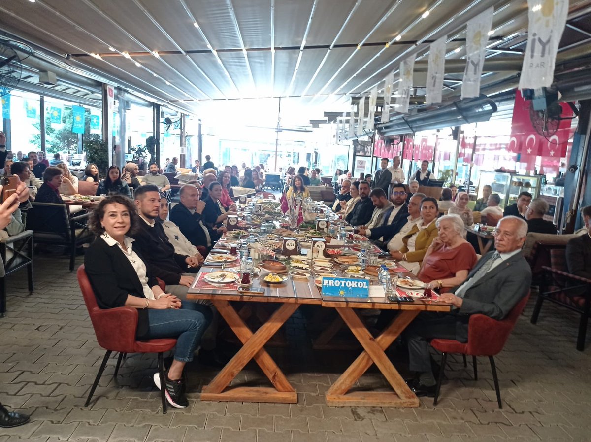 avbasmine's tweet photo. Bugün Çankaya İl��e Başkanlığımızın düzenlediği “Seçim Sonrası Birlik, Beraberlik ve Motivasyon Kahvaltısı”nda seçimlerde emek veren, sandıkları koruyan değerli dava arkadaşlarımızla bir araya gelerek, seçim sürecindeki çalışmalarından dolayı teşkilatımıza teşekkür ettik. https://t.co/gZPaRlB0Rb