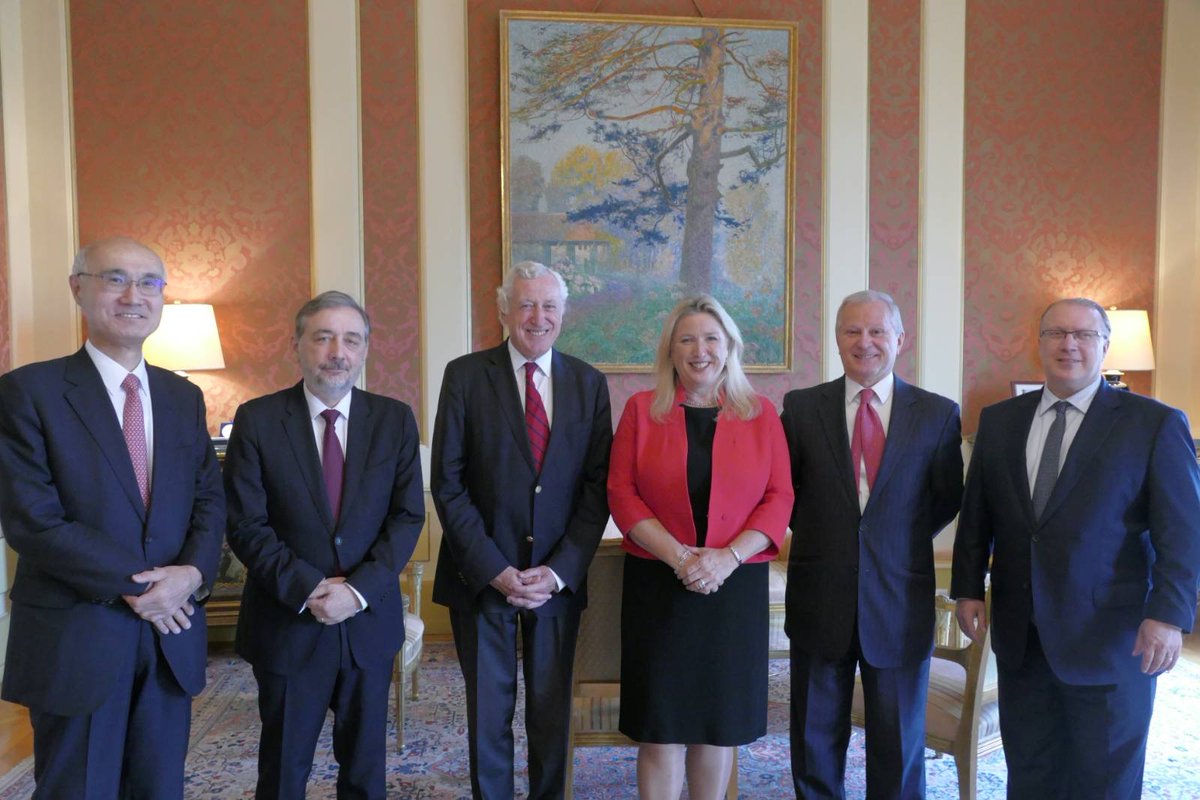 Mon dernier passage a l' ambassade de Vienne :
des échanges informels et riches avec nos collègues du G7, l'ambassadrice du Royaume-Uni et les ambassadeurs du Canada, d'Italie et du Japon.