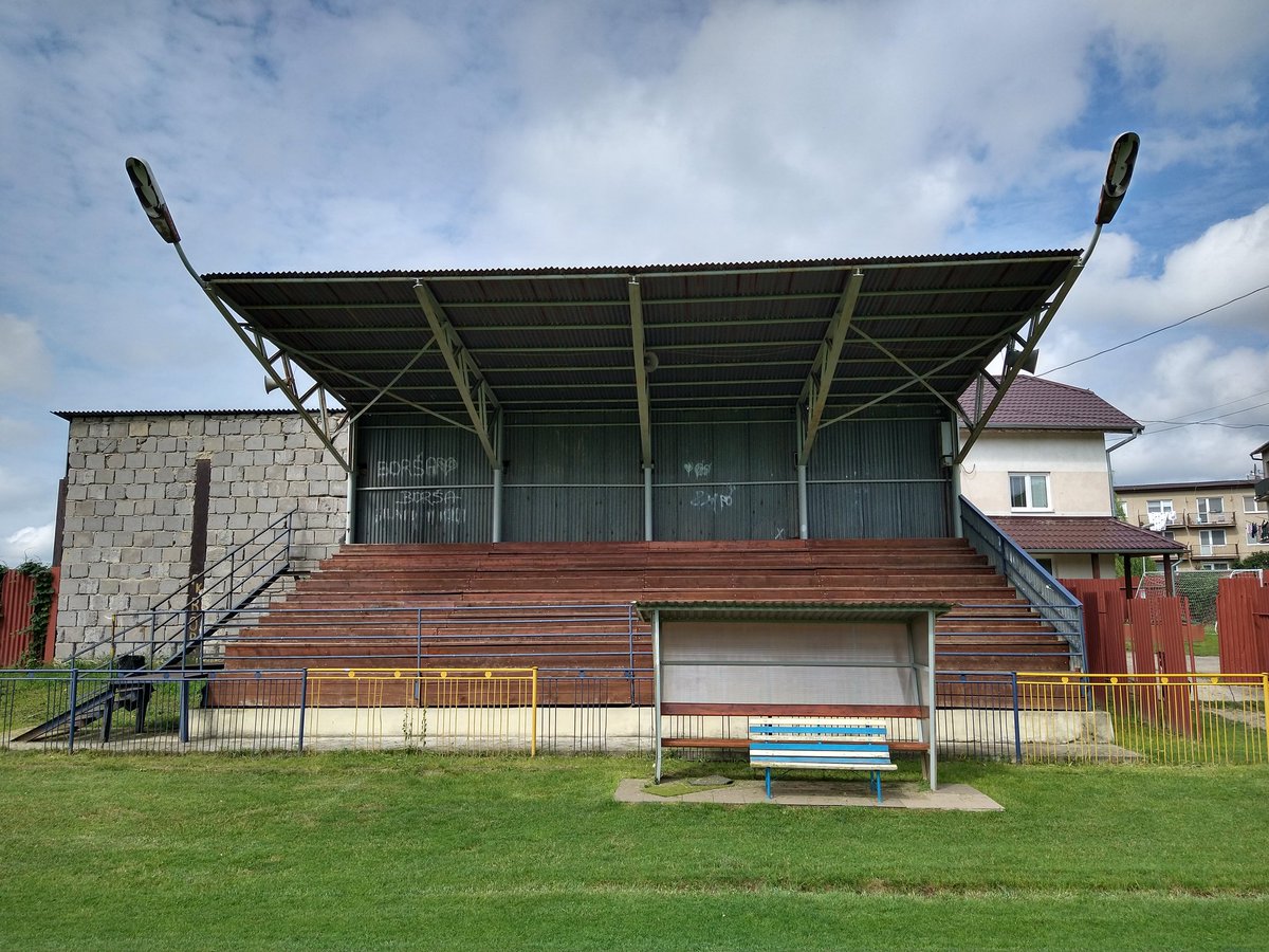 MentalitaMagaz1's tweet photo. FC II. Rakoczi Ferenc Borsi
Trebisov county, Slovakia
#ground #grassroots #groundhopping #groundspotting #Slovakia #borsi #rakoczi #sundayleague #amateur #football https://t.co/IkQJujZH3Q