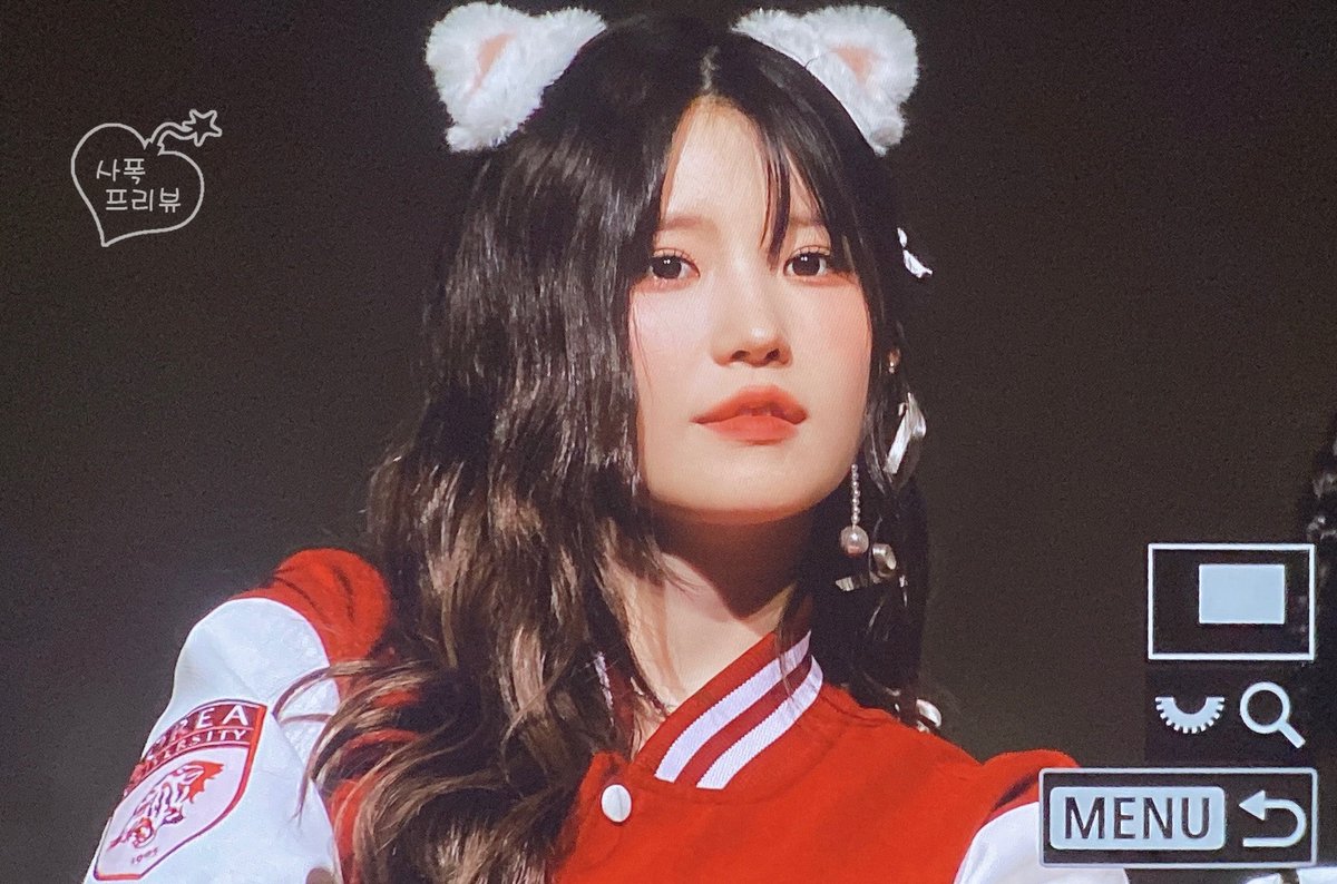 amourcalmar's tweet photo. 230611 팬사인회 하냥 프리뷰

#프로미스나인 #fromis_9
#송하영 https://t.co/mnhjU72XhG