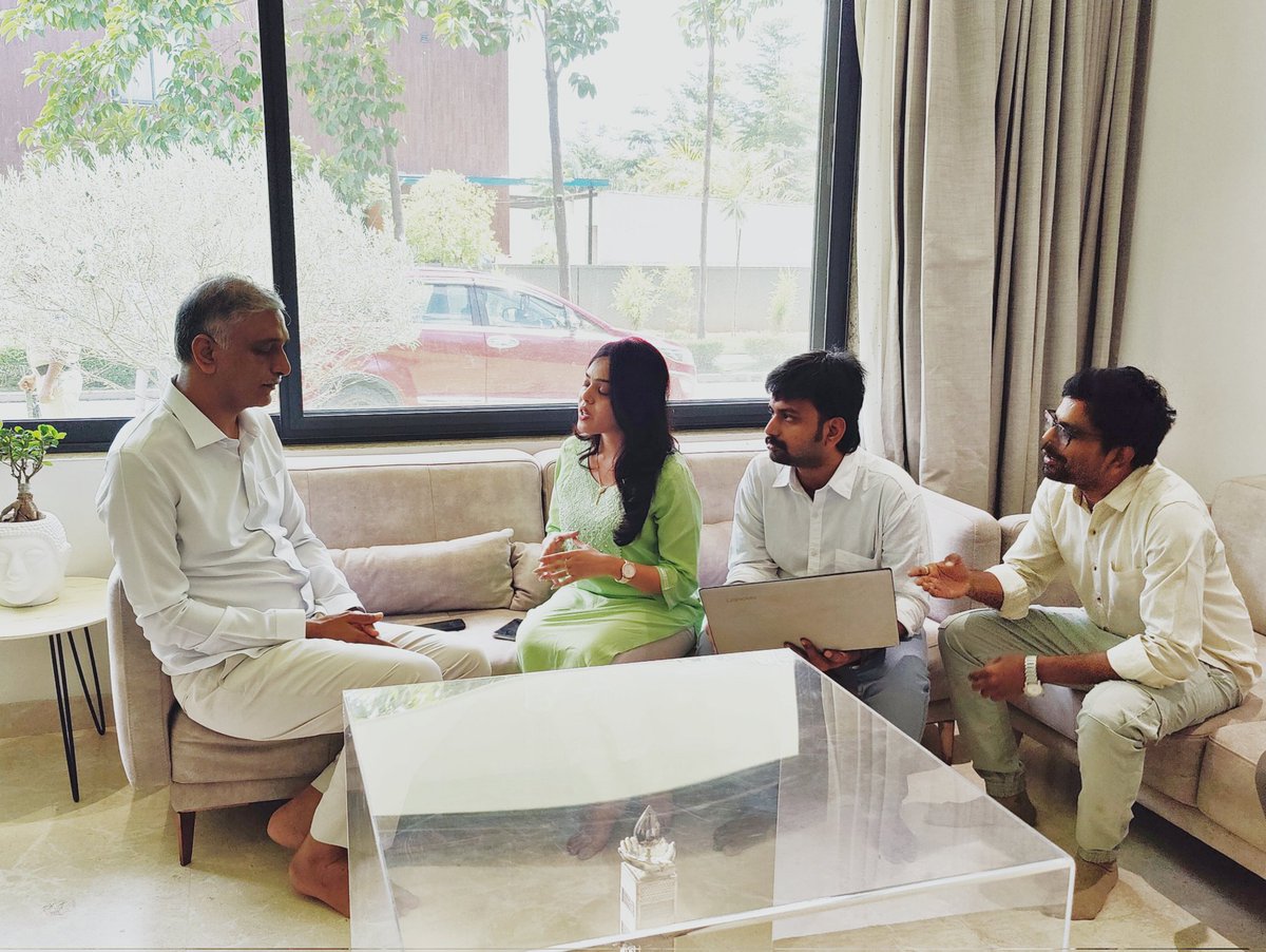 yesaswi30's tweet photo. Today we had a productive &amp; inspiring meeting with Honorable minister @BRSHarish garu discussing the urgent need for a national policy on life-threatening immune disorders. Shared my personal journey &amp; importance of timely care. Grateful for the Minister's supportand commitment. https://t.co/Y7RGPLeFyF