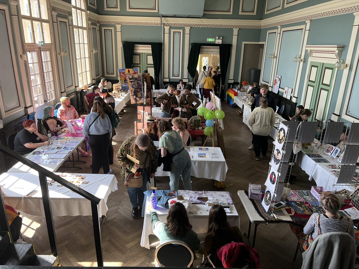 Við erum aftur opin í dag, sunnudag, frá 12-17 í Iðnó!

Öll velkomin, frítt inn!