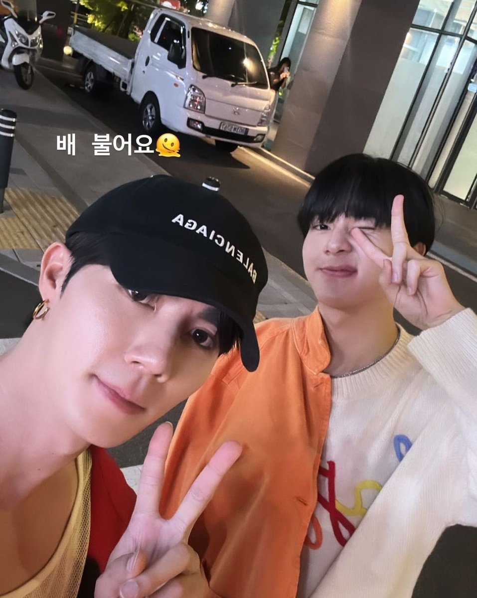 tee-on-twitter-hia-always-managing-to-film-the-annoying-fans-why