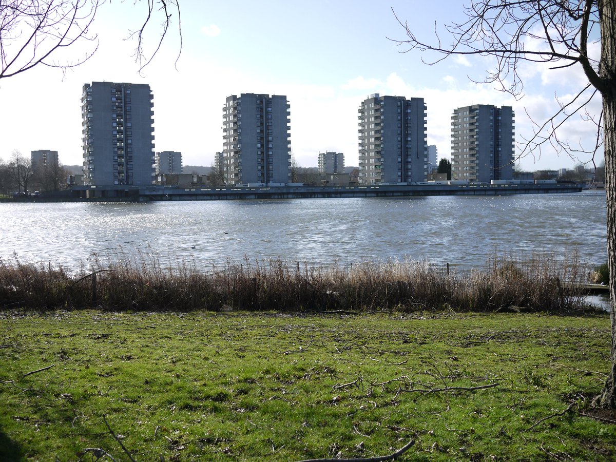Thamesmead
[ Southmere Lake ]
•
Photos:
TBH 2014