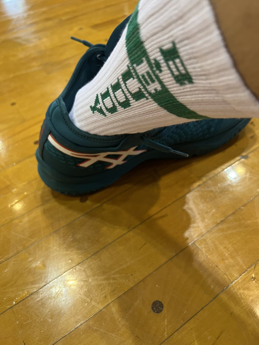 No5Kiri's tweet photo. 今日は久しぶりのバスケ🏀
先日、母校の応援で舞洲アリーナに行った時に、色とデザインが気に入ったソックスを発見‼️
今日そのソックスでバスケをした〜
#大阪高校バスケ #シニアバスケ #bbuddy https://t.co/dvM450PVJj