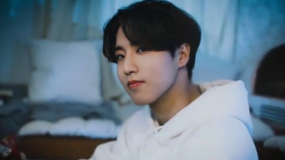 high chances
a #minsung au.

out of all possible business tycoons out there, kenzo indaño's parents decided to marry him off to the zamora family's only child in hopes of success.

there's a catch, though. their son is kenzo's former childhood crush, mikhael zamora.