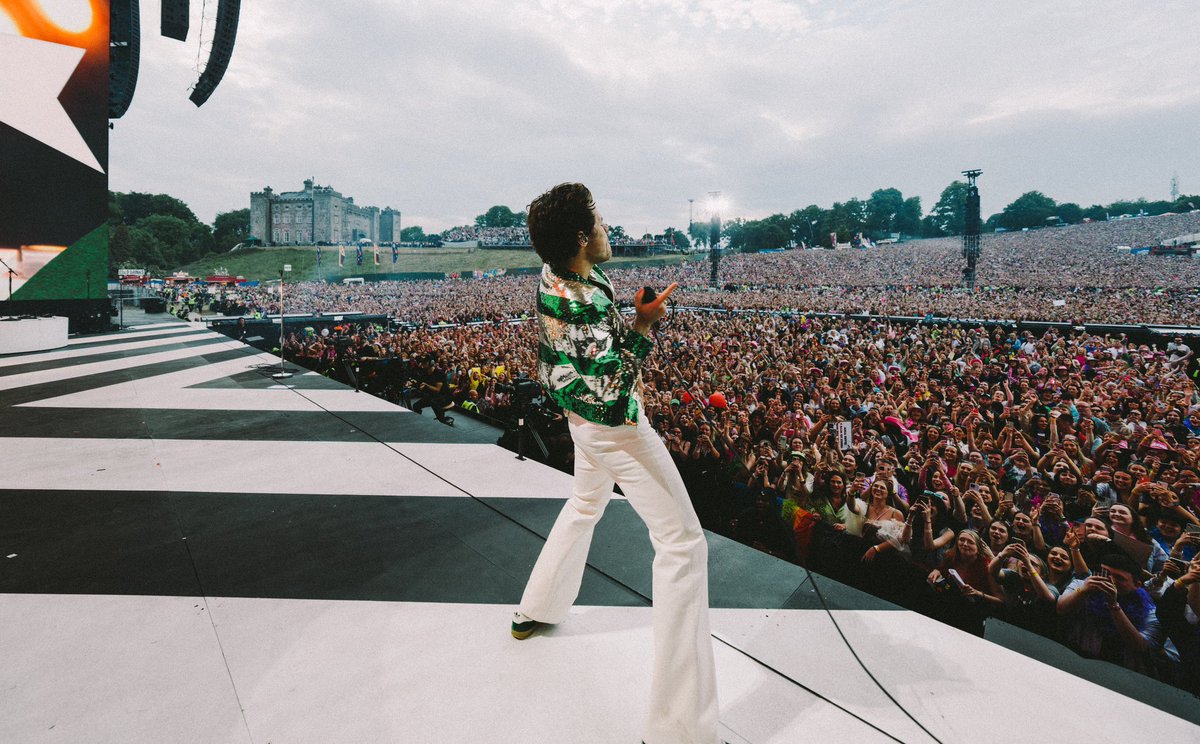 HStylesSP's tweet photo. My two legends at Slane Castle✨ https://t.co/nYxcOwcvTn