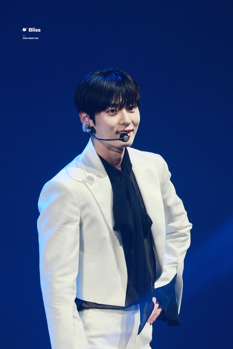 230610 Weverse Con Festival

다정한 널 사랑해🧡

#황민현 #민현 #HWANGMINHYUN #MINHYUN