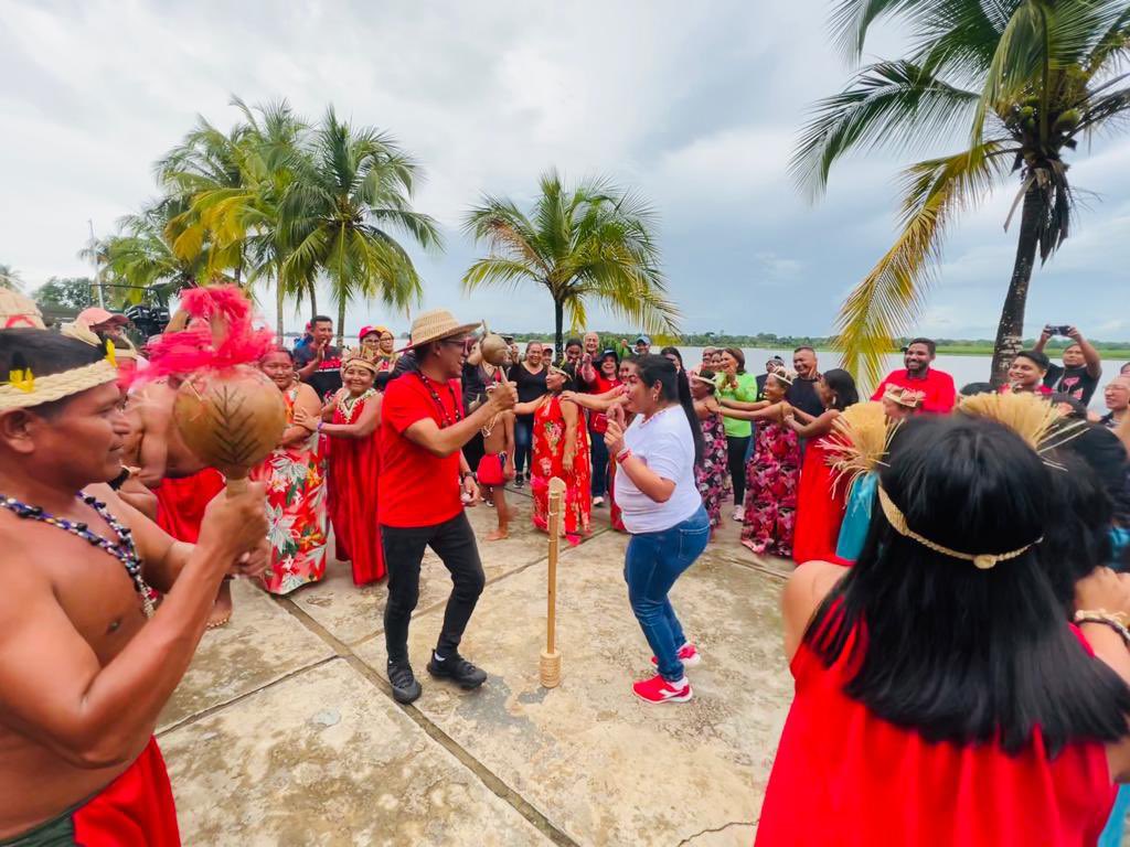 Galindez_vzla's tweet photo. Con la energía de nuestros pueblos ancestrales estuvimos junto a la Ministra Clara Vidal en la instalación de los equipos políticos de la Vicepresidencia de Asuntos Indígenas @PartidoPSUV-Delta Amacuro // Tenemos tremendo liderazgo indígena Bolivariano y Chavista.

@NicolasMaduro https://t.co/GBpqSbHN6G