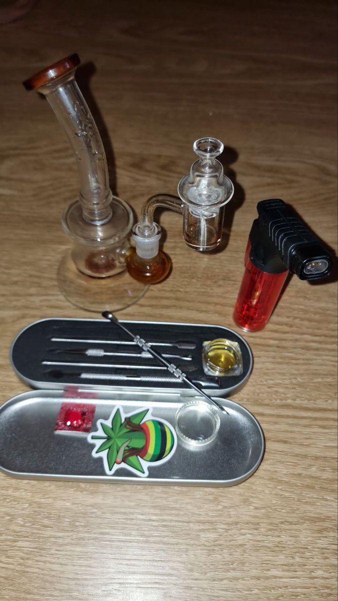 4twntiy's tweet photo. the only things i need rn https://t.co/bhqf9qkIdr