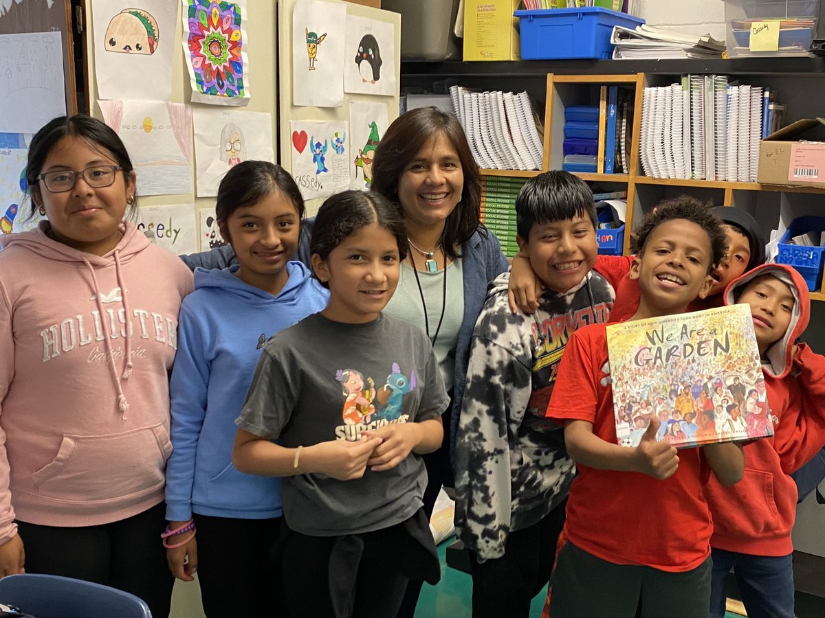 What can be better than Rover Reading to <a href="/APSVirginia/">Arlington Public Schools</a> students? Look at these amazing kids! <a href="/BarrettAPS/">KWBarrett Elementary</a> I even got to read a 2nd time in Spanish. <a href="/KWB_Familias/">Arturo Ramirez</a> <a href="/KWBLittman/">Amin Littman</a> @LSullivan #KWBpride #APSisAwesome