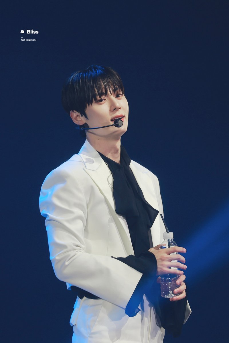 230610 Weverse Con Festival 

억만겹의 사랑을 담아 너에게..💗

#황민현 #민현 #HWANGMINHYUN #MINHYUN