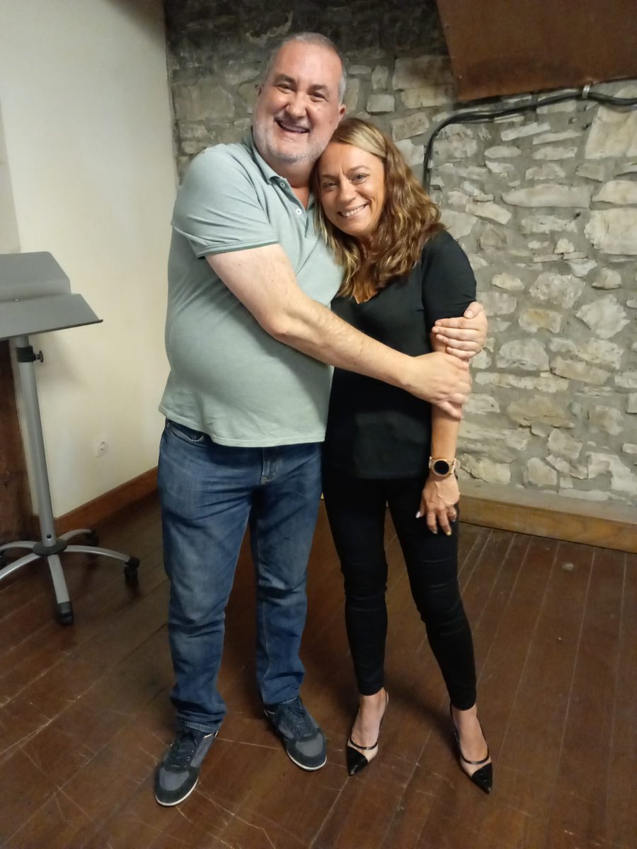 GredillaAlberto's tweet photo. Jornada inigualable en Bruma Beltza 2023.
Encuentro con grandes escritores y amigos.
Gracias a Juan Mari Barasorda por la organización esmerada.
Como colofón, la inigualable criminóloga pero sobre todo amiga Paz Velasco De la Fuente @CriminalmenteES. https://t.co/91Jk1pRKJX