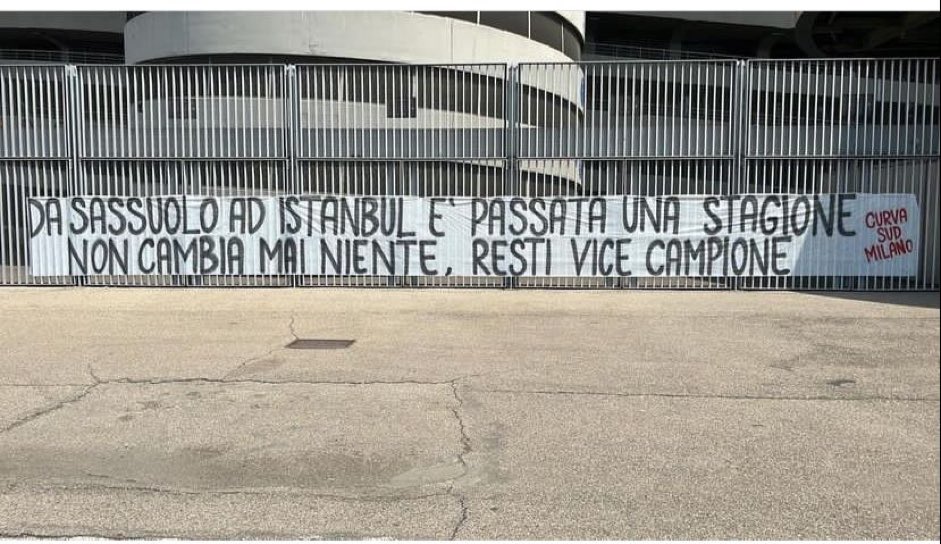 freethebastard's tweet photo. mi chiedo con che coraggio fai uno striscione simile quando sei arrivato “quarto” in campionato, non ti giocheresti la champions se la juventus non fosse stata penalizzata, non hai vinto un cazzo e hai subito umiliazioni proprio contro questa squadra.
inferiori e ridicoli. https://t.co/MiGPBPAmOH