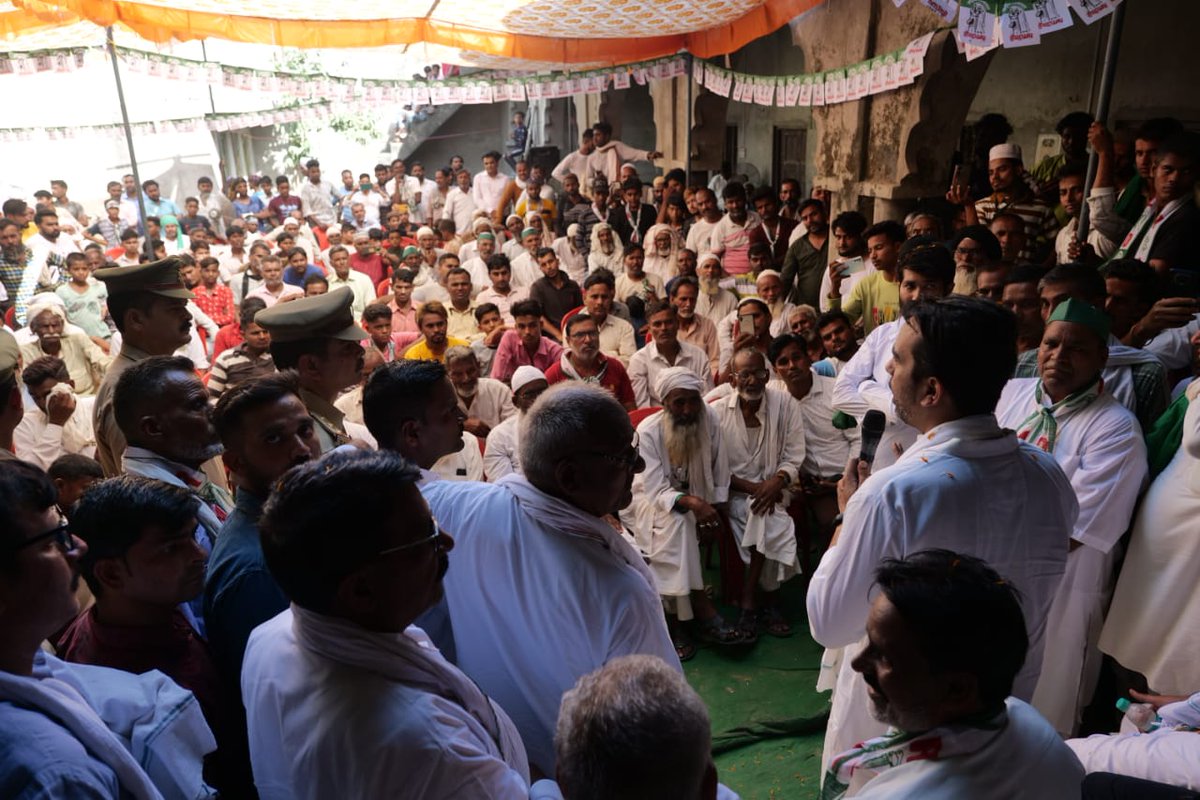 #चांदपुर,रवाना 

किसानों से है राष्ट्रीय लोकदल की शान।
आपकी उन्नति से है हमारा अभिमान।

#समरसता_अभियान
#SamrastaAbhiyan
#ChaudharyJayantSingh
#RLD