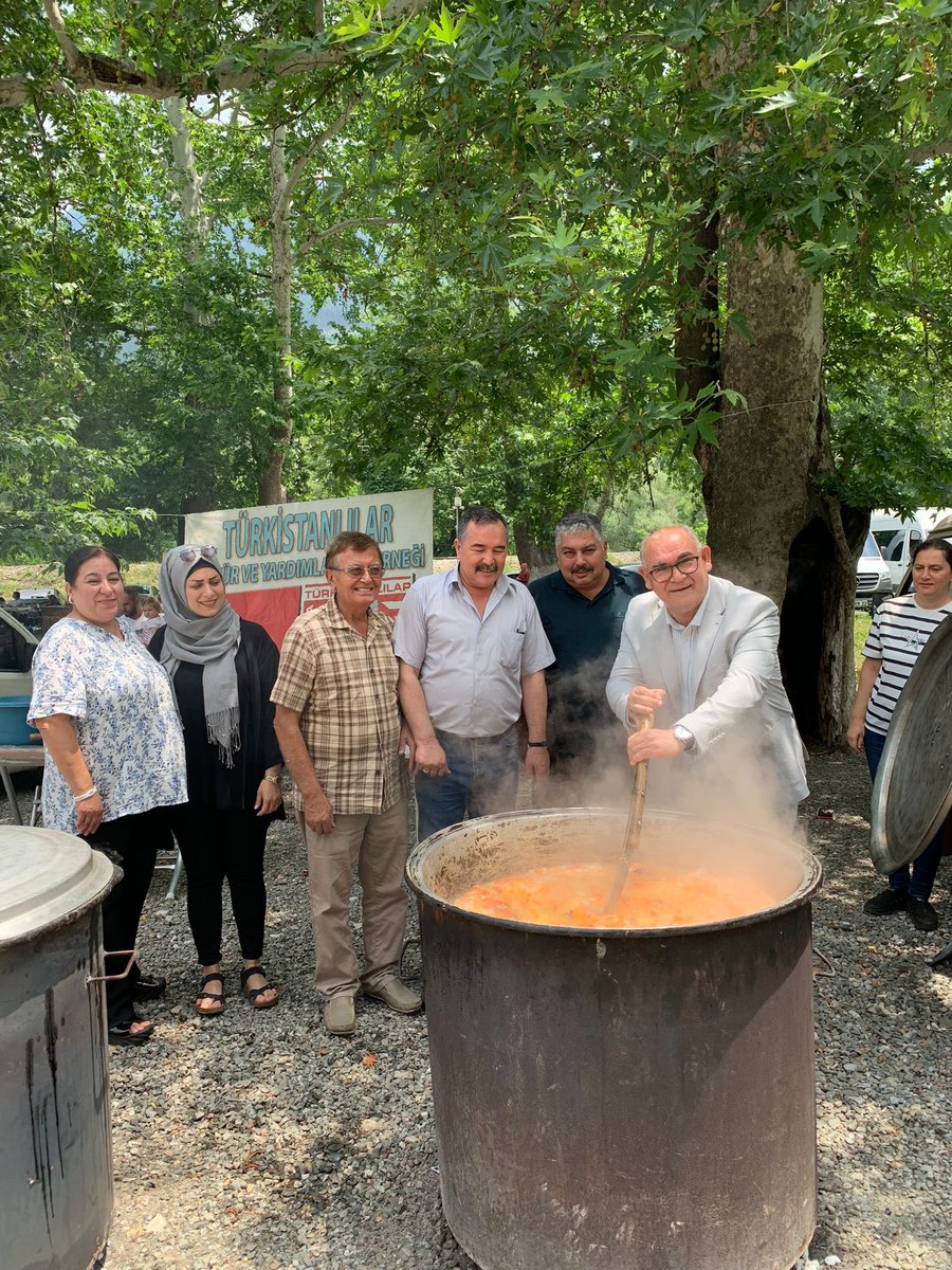 turkistanhaber_'s tweet photo. Adana Türkistanlılar Derneği "Kır Gezisi" etkinliği Adana'nın Pozantı ilçesinde gerçekleştirildi.

Programa, Özbekistan'ın Fahri Konsolosu İlker Medeni, Dernek Başkanı Osman Bek, Pozantı Belediye Bşk. Mustafa Çay ve misafirler katıldı.

Misafirlere Türkistan Pilavı ikram edildi. https://t.co/oR6AbNWEw3