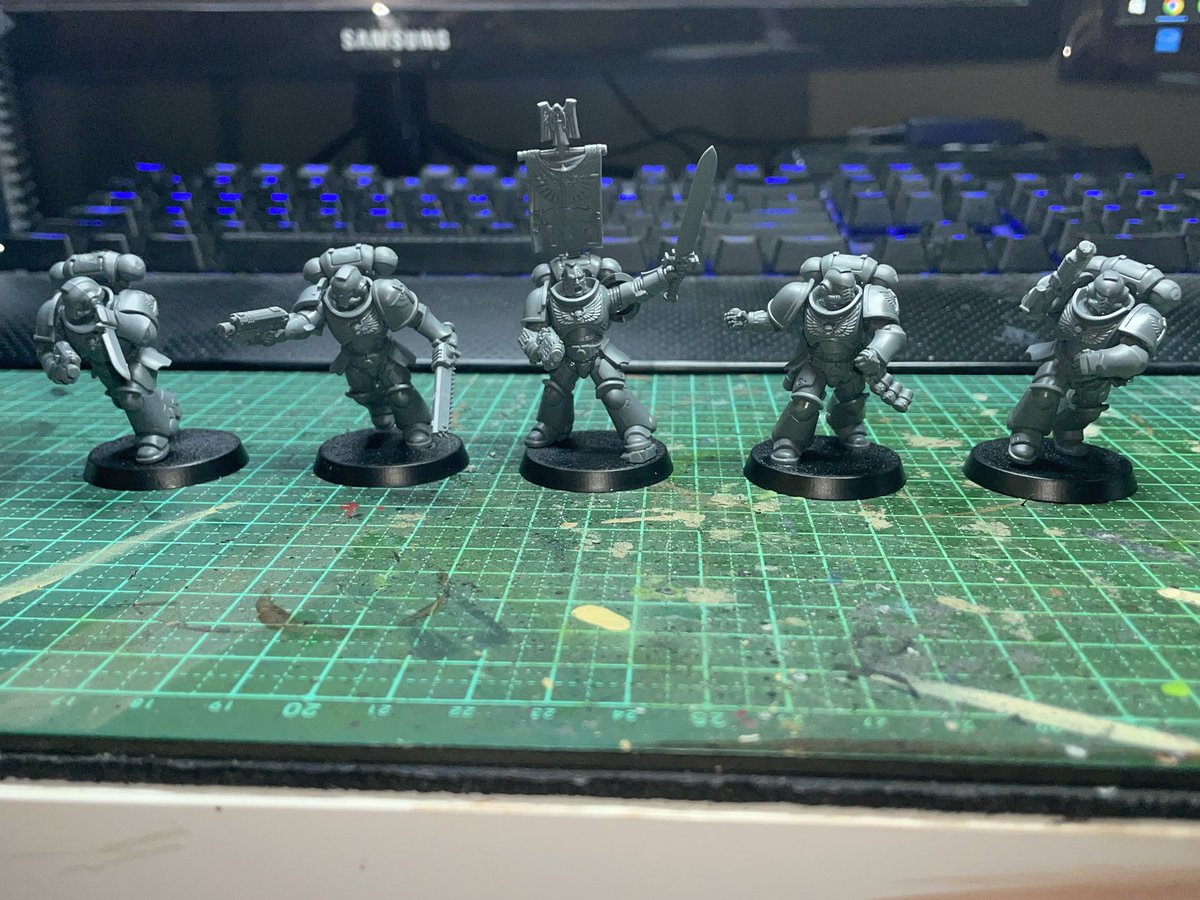 Paul90283331's tweet photo. Thought I would get a head start on next weekends hobby, start of my Dark Angels 10 man Assault Intercessors squad. #WarhammerCommunity #PaintingWarhammer #TeamBackBanner #New40k #DarkAngels40k https://t.co/bjkRhA7bQW