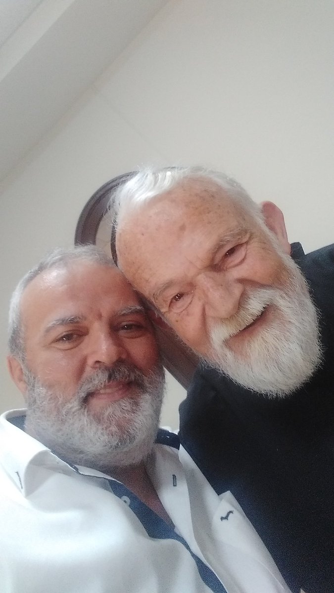 ChadiAlam's tweet photo. التقينا وانا في الخامسة عشرة ومنذ ذلك اللقاء رحت تغرس في قلبي وعقلي أن المحبة والايمان هما الحقيقة المطلقة , هما الله !
لم تشعرني يوما بأني أغرد بعيدا بل أعملت محبتك في' فأعادتني الى اللقاء الاول .
هنيئا لك النصر يا رسول المحبة ! https://t.co/CpgB6KRBK2