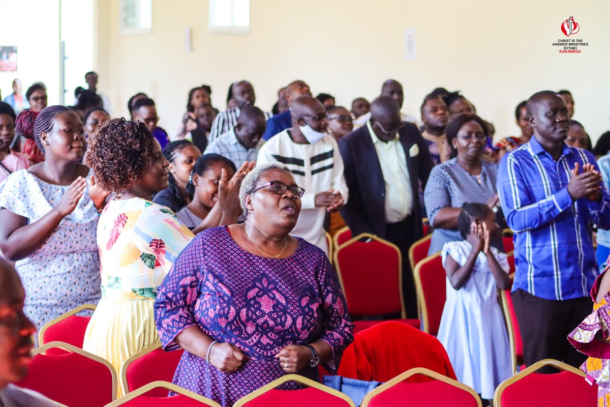 When praises go up, blessings come down.
#WeedsAndWheat #InHisPresence #abideInMe #CitamKakamega #WorshipSunday