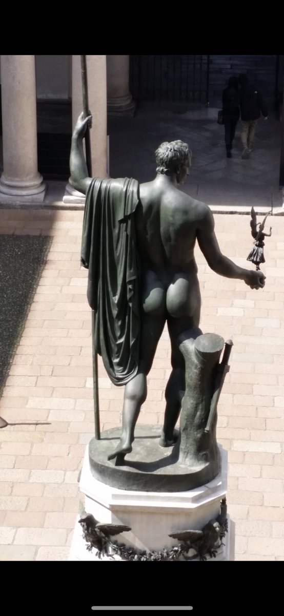 travelmagis1's tweet photo. #arte
#roamingarounditaly
#roamingaround #travel #traveling #travelitaly #travelmagis #brera #brerasmilano #statue #vacanzeincittà #passeggiando https://t.co/xKz2GwTil5