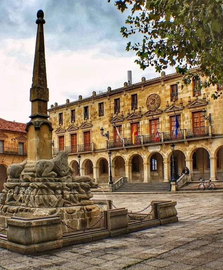 Plaza Mayor de #Soria
#CastillayLeón 
📷 Fernando Sánchez Naranjo