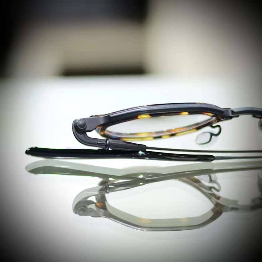 ReddotOpticAndy's tweet photo. 【 TAVAT Eyewear 】
 
 SC215 BTH Beam C

https://t.co/teSi7c3Li5 

紅點光學 Reddot Optic 

#TAVAT #tavateyewear #soupcan #eyewear #eyewearfashion #eyewearlovers #vintagestyle #madeinitaly #handcraftedeyewear #handmadeeyewear #手造 #手造眼鏡 #意大利 #紅點光學 #reddotoptic https://t.co/CnHit7TqQB