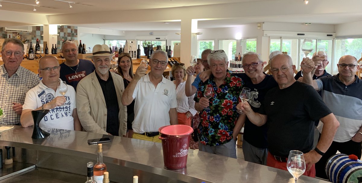 JMCambaceres's tweet photo. 10 juin: accueil du #ClubOenophile à #LaGravette #Corconne #Gard dans appellation #PicSaintLoup: visite du chais, dégustation. Puis accueil au #masMathieu. Explications sur #GFA viticole et #AMM. https://t.co/4uZtCbTBnT