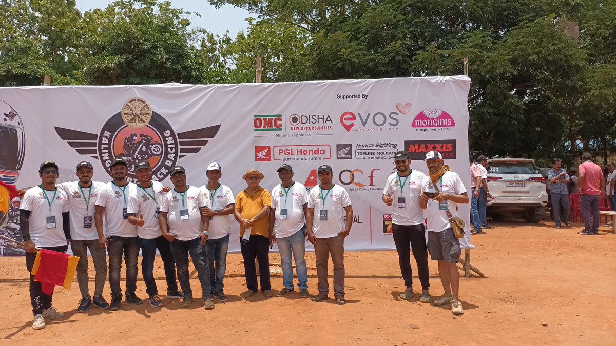 OdishaCalling's tweet photo. Encouraging Young Riders to use the designated #RaceTrack  for #SpeedBiking bt not #OnRoad
Venue :Baramunda Play Grnd with Kalinga Motor Sports Club,Bhubaneswar.
#OdishaCallingFoundation
@STAOdisha @CTOdisha @DMKhordha @DCP_TRAFFIC @ushapadhee1996 @RoadSafetyNGOs @MORTHRoadSafety https://t.co/XsBc5YuxgI