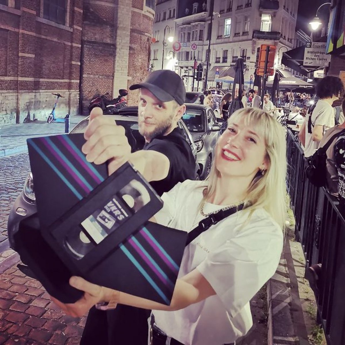 "Rêver grand" 🏆
Bravo Clara Liu 🎬
<a href="/VKRSMusicTV/">VKRS</a> 
Merci au jury 📷
Un prix qui, grâce au soutien de l'<a href="/AgencebelgeCM/">Agencebelgeducourt</a>,
va permettre au clip de voyager dans les festivals partout dans le monde 📷
<a href="/TempleCache/">Temple Caché</a>  @This_SideUp  
<a href="/ArtJulien/">art-i</a> <a href="/LAMISSIONtweets/">La Mission</a>