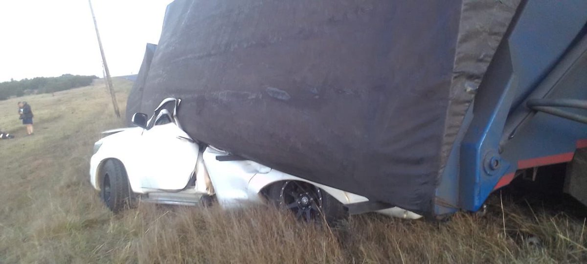 Befilabweb's tweet photo. Two Zim brothers tried to Hijack a Coal Truck Yesterday in Mpumalanga and they ended up trapped under that very same truck. https://t.co/3vfJA0zX1z