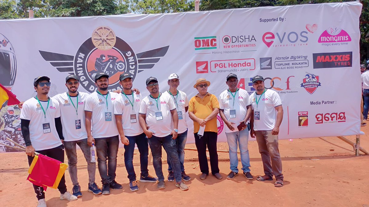 JPDas974's tweet photo. Encouraging Young Riders to use the designated #RaceTrack  for #SpeedBiking bt not #OnRoad
Venue :Baramunda Play Grnd with Kalinga Motor Sports Club,Bhubaneswar.
#OdishaCallingFoundation
@STAOdisha @CTOdisha @DMKhordha @DCP_TRAFFIC @ushapadhee1996 @RoadSafetyNGOs @MORTHRoadSafety https://t.co/RIUu78BSEP