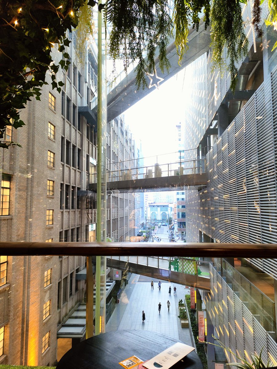 Yinismile's tweet photo. 记近，第一百货和黄浦剧场(❁´◡`❁)*✲ﾟ*#shanghai  #travel #architecture #classical #shoppingcenter #theatre https://t.co/bL8UE6WGKL