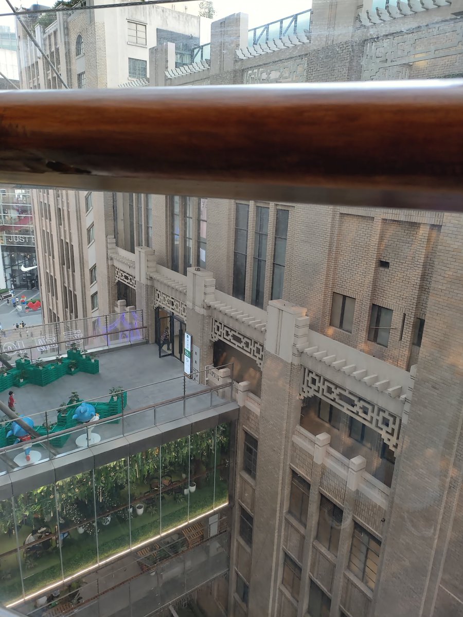 Yinismile's tweet photo. 记近，第一百货和黄浦剧场(❁´◡`❁)*✲ﾟ*#shanghai  #travel #architecture #classical #shoppingcenter #theatre https://t.co/bL8UE6WGKL