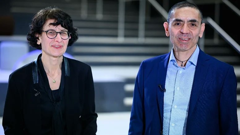 yirmiucderece's tweet image. 📍BioNTech'e kötü haber: 

Özlem Türeci ve Uğur Şahin, Covid-19 aşısının yan etkileri nedeni ile, yarın hakim karşısına çıkıyorlar