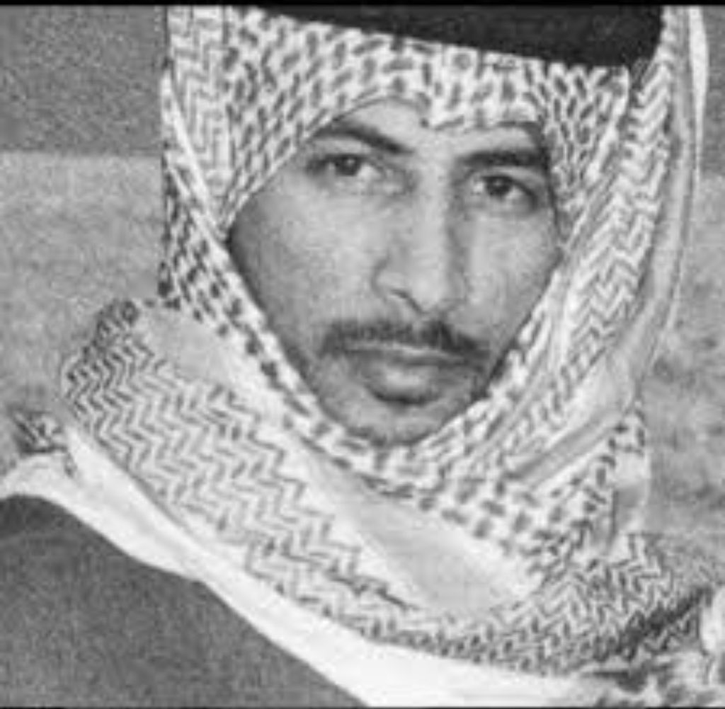 HMF9ll_'s tweet photo. بتشوف به تمثال والوقت هاريه
وبتشوف زرعن ميت وواقفن ماه 

وبتشوف جرحن فيه سكين راعيه
راح ونسا السكين والجرح ينخاه 

محمد بن فطيس https://t.co/zIFgajhaBz