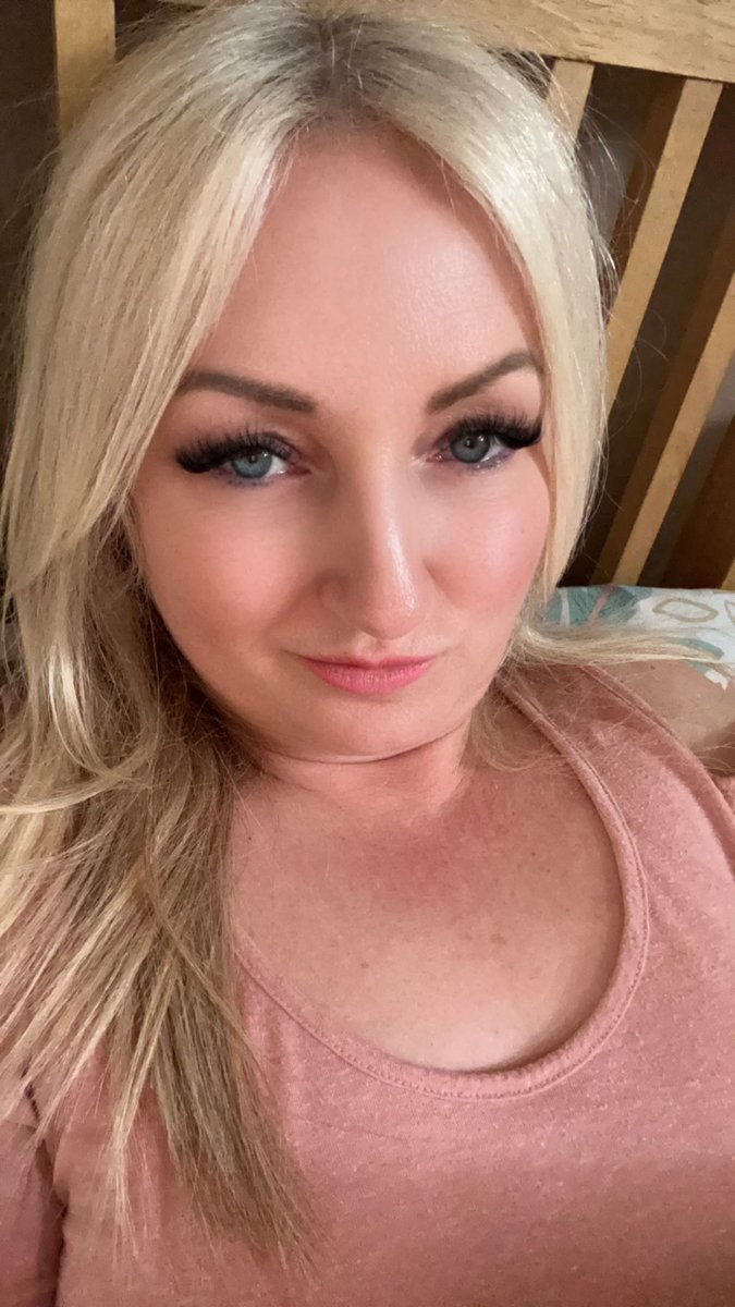bornblonde12's tweet photo. Morning ball bags don’t forget the sun cream especially on ya bald 👩‍🦲 heads 😂❤️😂❤️😂 https://t.co/qCwus4KKI3