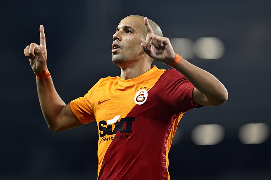 🗣️ Salim Manav:

'Eyüpspor, bir dönem Galatasaray'da forma giyen Fatih Karagümrük'ün Cezayirli yıldızı Sofiane Feghouli'yi kadrosuna katmak istiyor.'