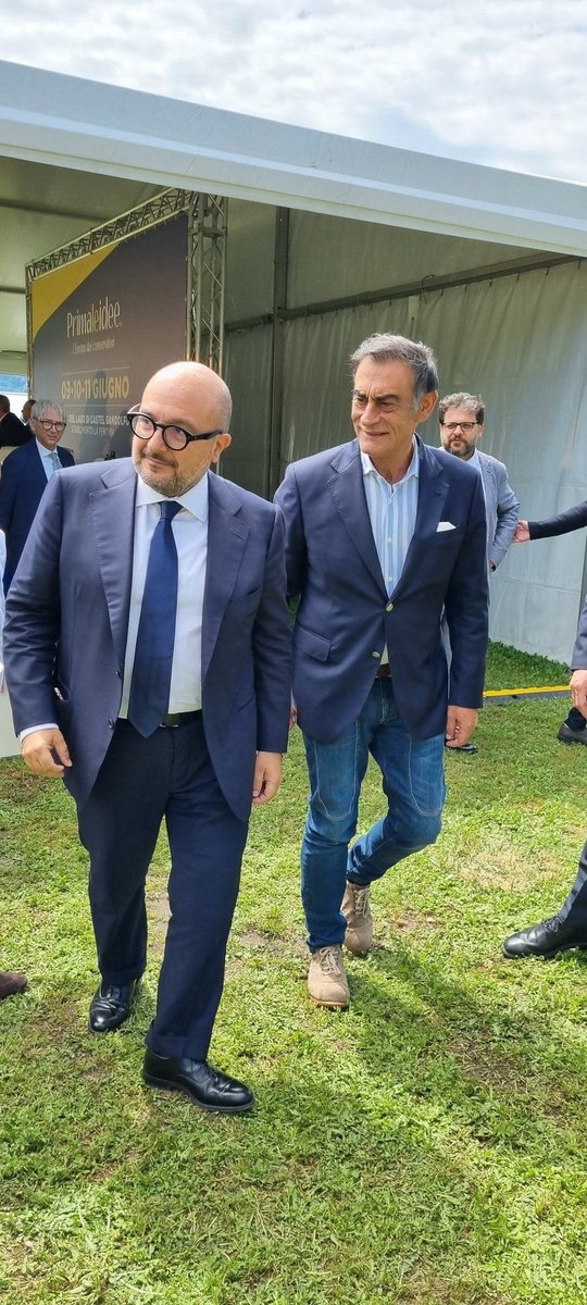 g_sangiuliano's tweet photo. Il conservatorismo ha dato un contributo fondamentale alla definizione della filosofia politica dell’Occidente soprattutto a difesa della libertà e della tradizione. Ieri a Castelgandolfo a #Primaleidee - L’Europa dei conservatori. Grazie a @Silvestroninews #NuccioBovalino https://t.co/oY7wH4CTb5