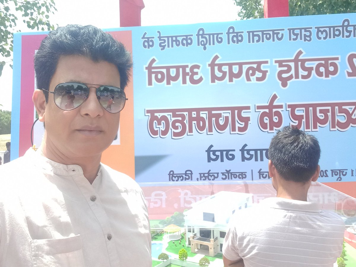 RAHULT_IND's tweet photo. केजरीवाल के दिल्ली की जनता के गाढ़ी कमाई से बने शीशमहल और हर एक घोटाले का पोल खोलने के लिए @BJP4Delhi के अध्यक्ष श्री @Virend_Sachdeva जी के नेतृत्व में #SelfieWith भ्रष्टाचार का राजमहल अभियान चलाया गया |इस अभियान में सांसद श्री @ManojTiwariMP जी सहित हजारों कार्यकर्ता शामिल हुए| https://t.co/jmkq6bubCh