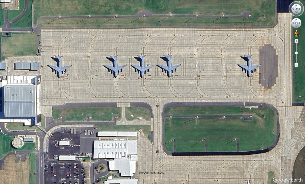 benreuter_IMINT's tweet photo. RAAF Amberly
All new images I discovered in recent weeks on #googlearth are from Airbus. It seems that Maxar not longer provides service to them.
Hope they will not remove the ones in the history layer.
If you zoom in on Amberly three beautiful B-2 vanished and turn into C-17 🤔 https://t.co/kIgB5lUAcY