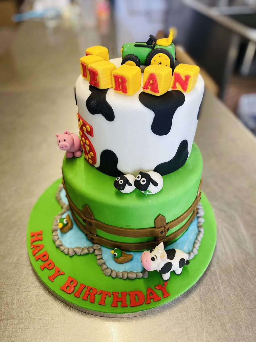 badtemperdbaker's tweet photo. #chocolatecaramelcake #birthdaycake #5thbirthdaycake #cakedecorating #cakedesign #cakeart #cakedecorator #cakestyle #cakedesigner #cakedecoration #cakeartist #cakeinspiration #cakesofinstagram #cowcake #tractorcake #farmcake #ballycastle #homebakery #artisanbaker https://t.co/RTQP0YTtg7