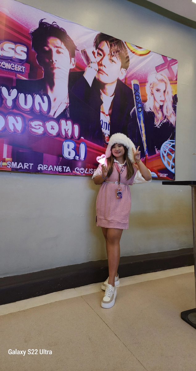 I'm hoping u can see me @somi_official_ hihi ✨️ #OVERPASSinMNL 
#OVERPASSinMNL_SOMI