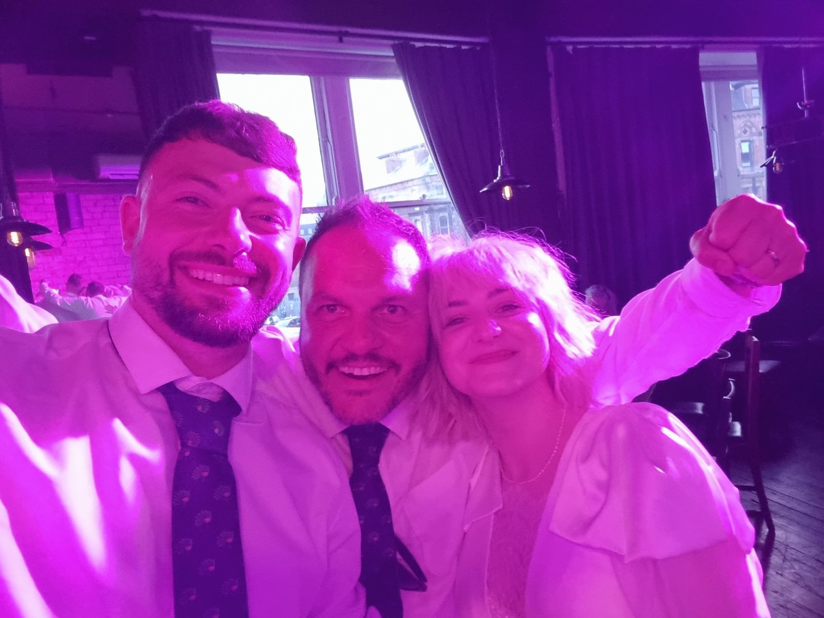 LUFCWarden's tweet photo. Amazing day yesterday!Congratulations to @theadelites and @TeAteliers, thank you so much for having me. Great to see the boys again @EwanMetcalf @BarneyLUFC21 @JuceeRob  @Wiggy1234 @ryanwignal1. Pleasure to meet @apopey too. You lot take care of yourselves #Legends https://t.co/G3ZMI46KJf