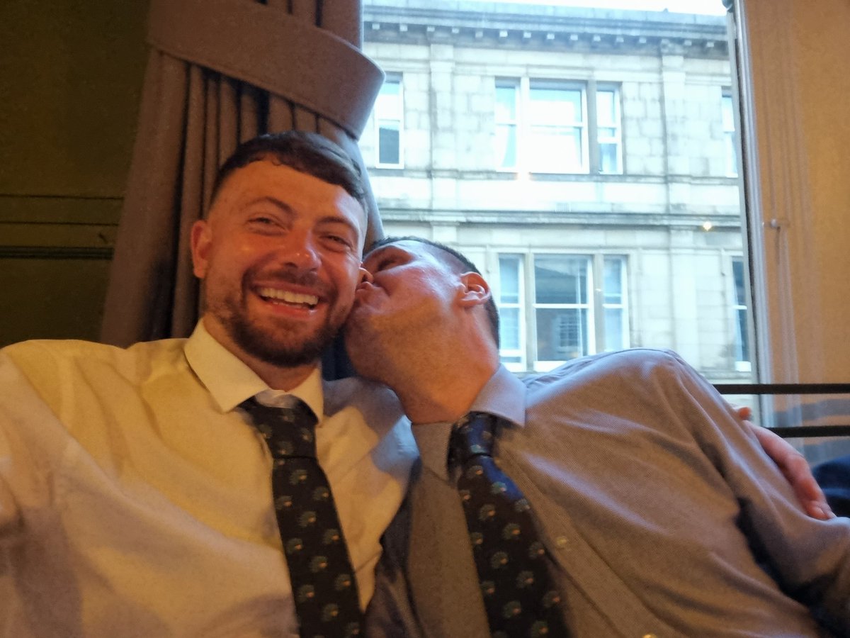 LUFCWarden's tweet photo. Amazing day yesterday!Congratulations to @theadelites and @TeAteliers, thank you so much for having me. Great to see the boys again @EwanMetcalf @BarneyLUFC21 @JuceeRob  @Wiggy1234 @ryanwignal1. Pleasure to meet @apopey too. You lot take care of yourselves #Legends https://t.co/G3ZMI46KJf