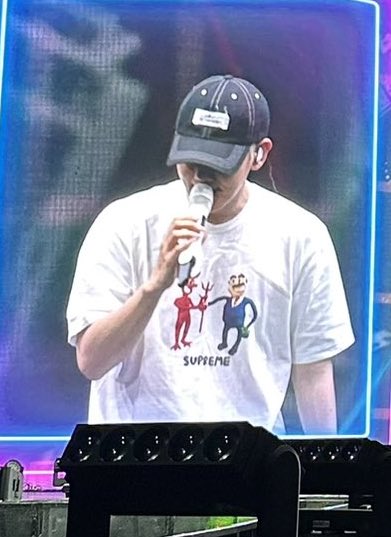 BBHLOOK__'s tweet photo. baekhyun at overpass sound check😭 https://t.co/r2zilv2c1F