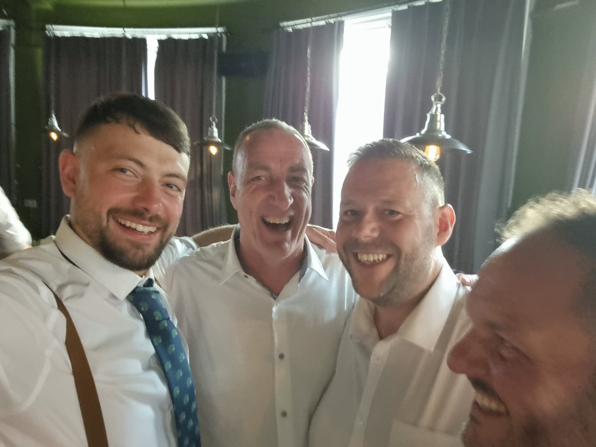 LUFCWarden's tweet photo. Amazing day yesterday!Congratulations to @theadelites and @TeAteliers, thank you so much for having me. Great to see the boys again @EwanMetcalf @BarneyLUFC21 @JuceeRob  @Wiggy1234 @ryanwignal1. Pleasure to meet @apopey too. You lot take care of yourselves #Legends https://t.co/G3ZMI46KJf